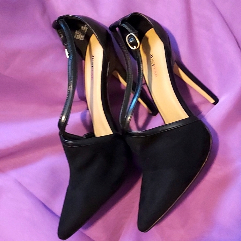 Shoes - Picture 2 of 4